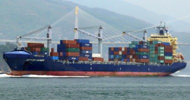 Stire din Economie : Cinci ofițeri de pe o navă germană, răpiți de pirații nigerieni