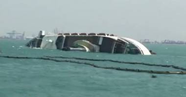 Stire din Economie : Nava de croazieră "Ocean Dream" s-a scufundat