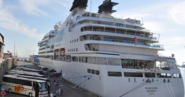 Stire din Economie : Nava de lux "Seabourn  Odyssey" a adus 459 de turiști,  la Constanța