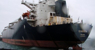 Echipajul navei "Grandiosa" e "legat de glie" - 3