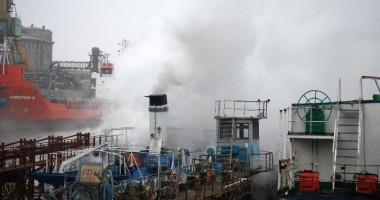 Stire din Economie : Incendiu la bordul unei nave turcești, încărcată cu grâu