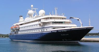 Stire din Economie : Nava maritimă de pasageri „Seadream II” a dat startul reluării croazierelor spre portul Constanţa