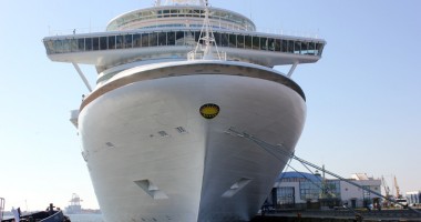 Luxuriantul "Azura" a adus 2.984 turiști în portul Constanța - 3