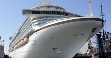 Luxuriantul "Azura" a adus 2.984 turiști în portul Constanța - 2