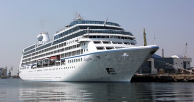 Stire din Economie : Nava amiral a flotei "Oceania Cruises"  a adus 675 de turiști străini, la Constanța