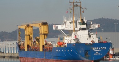 Stire din Economie : Ce legătură este între comerțul constănțean cu parfumuri și un presupus transport ilegal de arme?