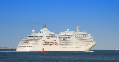 Stire din Economie : Pachebotul "Silver Spirit" aduce 400 de turiști străini în portul Constanța