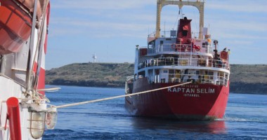 Stire din Economie : Un cargou turcesc a eșuat în Dardanele