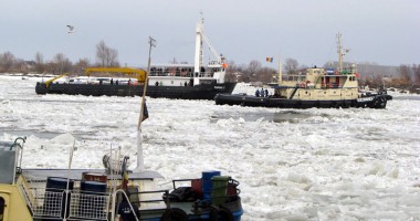 Stire din Economie : Canalele navigabile au pierdut 70% din trafic, din cauza ghețurilor de pe Dunăre