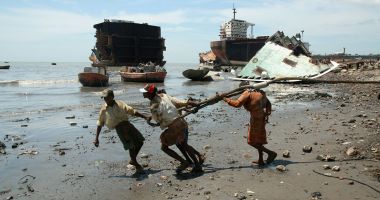 Stire din Economie : Navele trimise la demolare fac victime în Bangladesh, Pakistan și India
