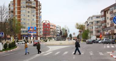 Stire din Politică-Administrație : Năvodariul primește bani de la Guvern pentru reabilitarea termică a blocurilor