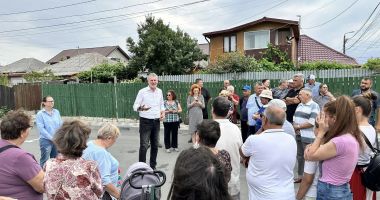 Stire din Politică-Administrație : Florin Chelaru, întâlnire cu cetăţenii din Năvodari. „Am adus Primăria în mijlocul oamenilor”