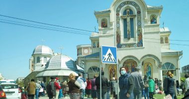 ÎMBULZEALĂ LA BISERICĂ, mai ceva ca de Paște! - 2