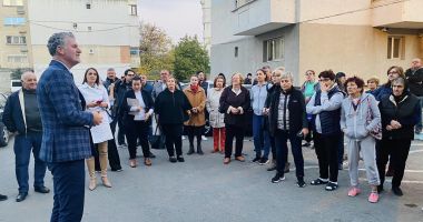 Stire din Politică-Administrație : Primarul din Năvodari, Florin Chelaru, față-n față cu cetăţenii din cartierul Taşaul