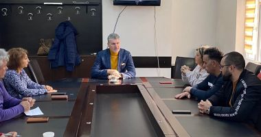 Stire din Politică-Administrație : Primarul Florin Chelaru, pregătiri pentru primirea refugiaților. „Am convocat o ședință de urgență”