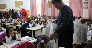 Cadouri și dulciuri pentru copiii din Năvodari - 5