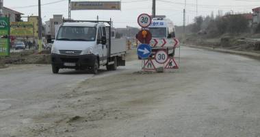 Stire din Politică-Administrație : Primăria Năvodari: "Nu noi suntem vinovați de starea actuală a drumului"