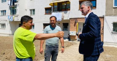 Stire din Politică-Administrație : Administraţia din Năvodari continuă lucrările de înfrumuseţare a oraşului