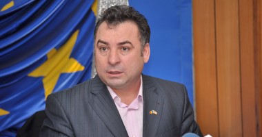 Stire din Politică-Administrație : "Le cer lui Mazăre și Constantinescu să nu dea girul instituțiilor statului să mă intimideze și să mă șantajeze"