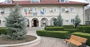 Stire din Politică-Administrație : Primăria Năvodari decontează abonamentele elevilor și studenților