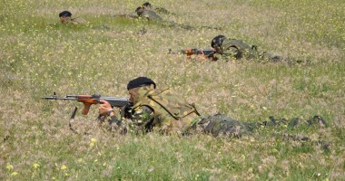Piloții elicopterului Puma Naval, luați ostatici de către pirați / Galerie foto - 7