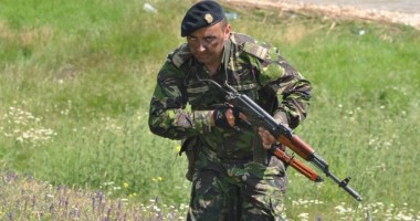 Piloții elicopterului Puma Naval, luați ostatici de către pirați / Galerie foto - 3