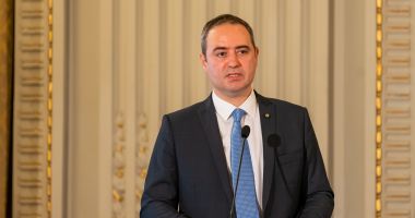 Stire din Economie : S-a terminat cu tăiatul frunzei la câini! Alexandru Nazare introduce raportarea zilnică în Ministerul Finanțelor