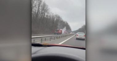 Stire din Eveniment : O cisternă încărcată cu benzină a luat foc pe autostrada A1. Traficul este blocat pe sensul spre București