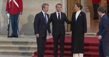 Stire din Actualitate : Nicușor Dan, stângăcie de protocol la Copenhaga