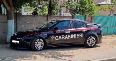 Oamenii legii au găsit un atelier care transforma arme de jucărie în arme de foc