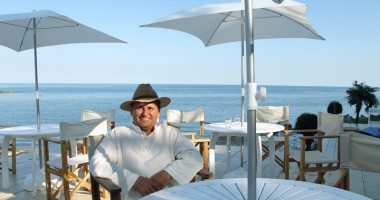 Stire din Diverse : Cum s-a pregătit Nea Marin pentru viața de club din Mamaia