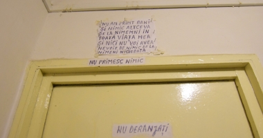 Un bloc întreg din Constanța, terorizat  de un bărbat! Poliția: "Nu există plângeri" - 2