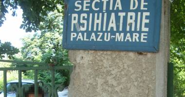 Stire din Eveniment : Panică pe o stradă din Constanța: "Eu sunt Dumnezeu! Stați drepți! În câteva minute veți muri toți!"