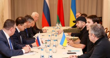 Stire din Actualitate : Negocieri la nivel înalt pentru încetarea războiului. Ucraina avertizează: "Rusia nu dă ultimatumuri la discuții, ci ascultă"