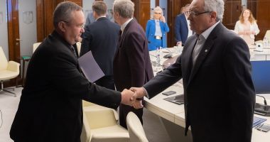 Stire din Cultură-Educație : O nouă ofertă pentru profesori. CREȘTERE SALARIALĂ de 1.000 lei brut