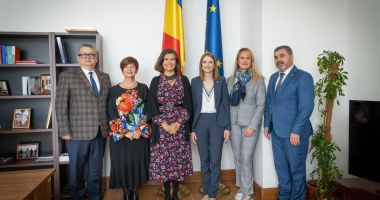 Stire din Politică-Administrație : Senatorul Remus Negoi, întâlnire cu oficialul Gabriela Ramos de la UNESCO