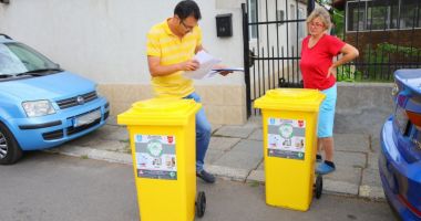 Stire din Social : Administraţia locală din Negru Vodă oferă localnicilor pubele pentru colectarea gunoiului menajer
