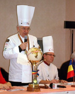 Stire din Cultură-Educație : "Mi-am împlinit visul de a îmbina școala cu practica"
