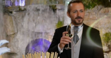 Stire din Actualitate : INCREDIBIL PÂNĂ UNDE S-A AJUNS! Gest ieșit din comun, făcut de un burlac