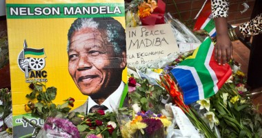Stire din Actualitate : Nelson Mandela, condus  pe ultimul drum