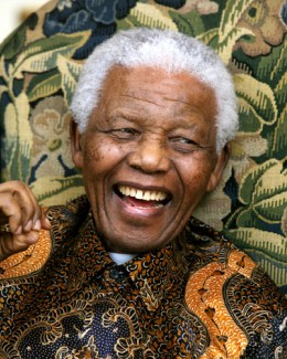 Stire din Actualitate : Nelson Mandela, în stare critică de 24 de ore