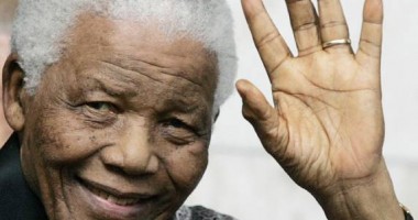 Stire din Actualitate : Nelson Mandela a fost externat din spital, dar starea sa rămâne critică