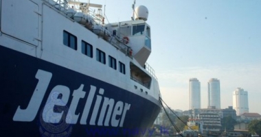 Nemaipomenit: Un ferry-boat cu 60 de pasageri a făcut "pana prostului"