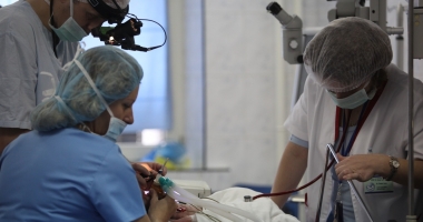 Stire din Sănătate : Aviz amatorilor! Cancerul de colon, favorizat de fumat și alcool