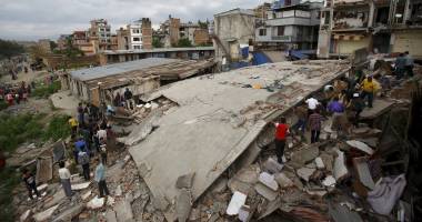 Stire din Actualitate : Cutremur în Nepal / UE trimite 3 milioane de euro sub forma unor ajutoare de urgență