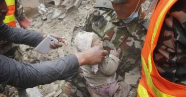 Imagini emoționante! Miracolul de sub ruine / Copil de patru luni, salvat de sub dărămături - 4