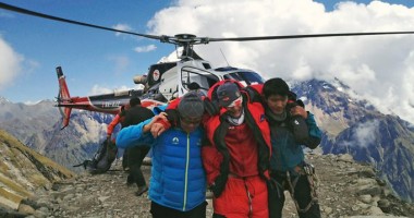 Stire din Actualitate : DRAMĂ: Patru alpiniști francezi au murit în avalanșa din Nepal