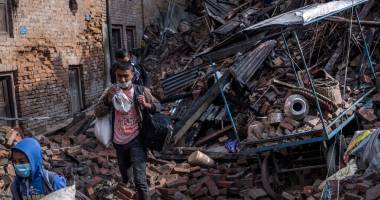 Stire din Actualitate : Cutremur în Nepal / Nicio șansă de a mai găsi supraviețuitori. Ultimul bilanț, 6.621 de morți
