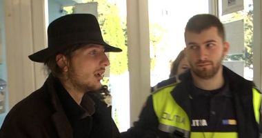 Stire din Eveniment : "Nepotul lui Dracula", şoferul elveţian drogat care a gonit cu o maşină furată în Sibiu, condamnat la 2 ani de închisoare