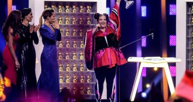Netta Barzilai a spart trofeul Eurovision 2018 imediat după ce l-a primit